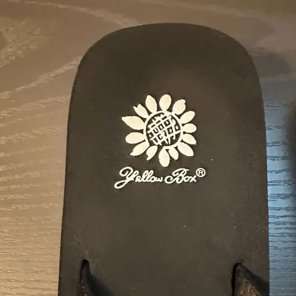 Yellow Box Jello Black Flip Flops with Rhinestone Detailing Size 6.5 - Picture 2 of 3